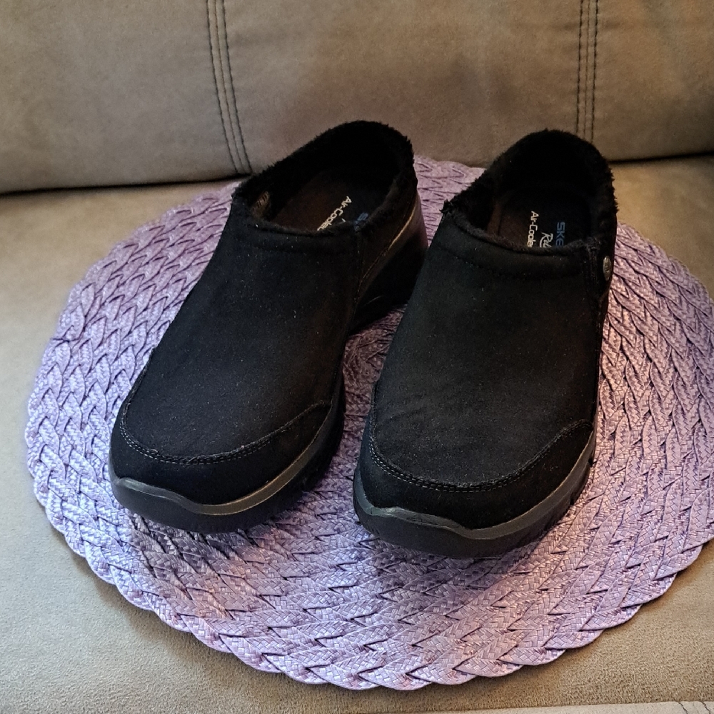 Skechers womens easy going Latte Clogs. size 8